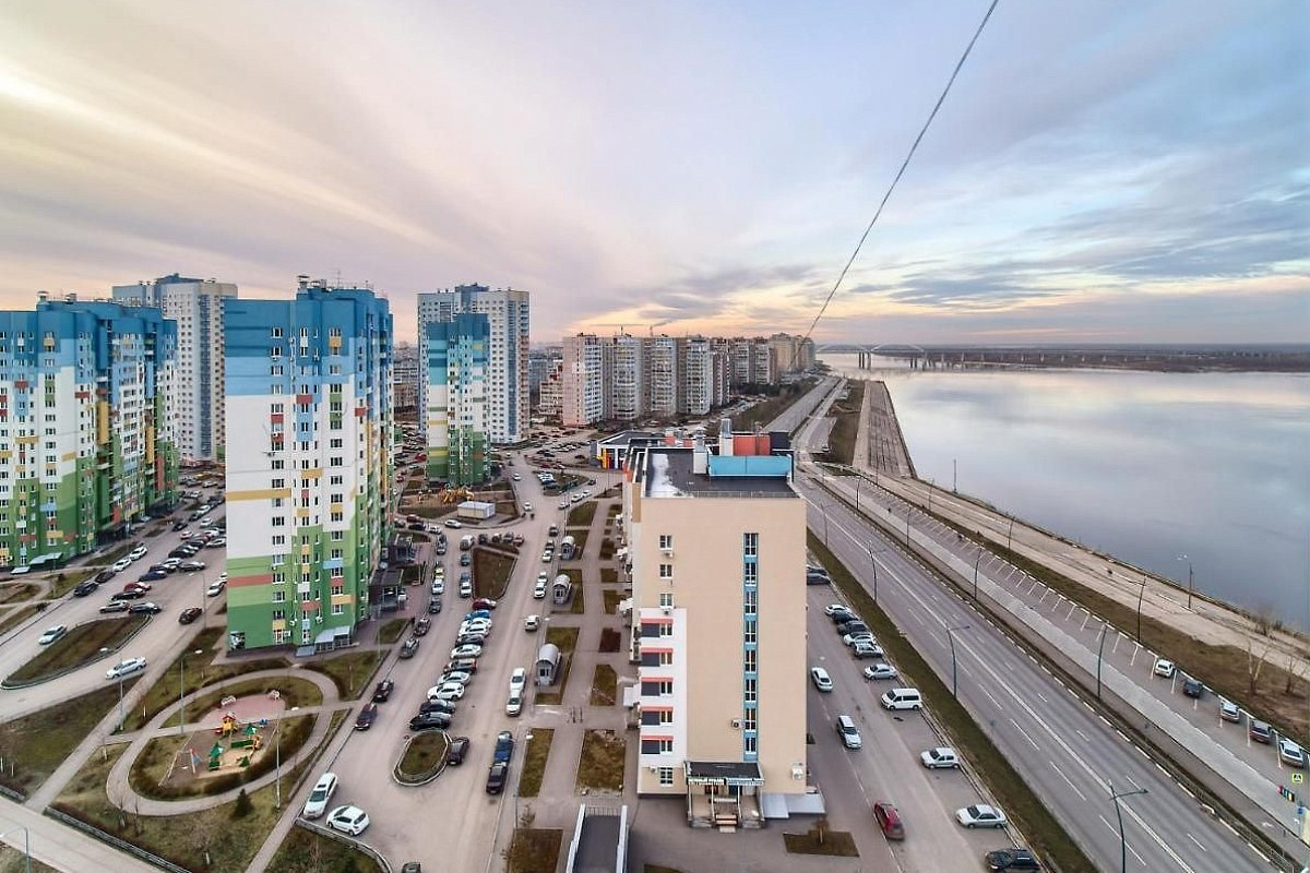 Вид на Волжскую набережную и Борский мост. Фото: nochi.com