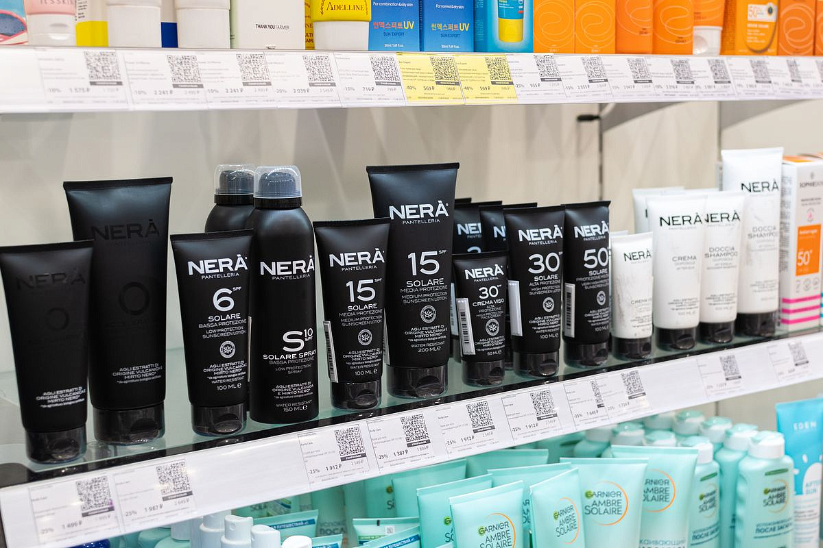 Солнцезащитная линейка NERA в магазине «‎ЛЭТУАЛЬ». ТРЦ «Седьмое небо», 1-й этаж